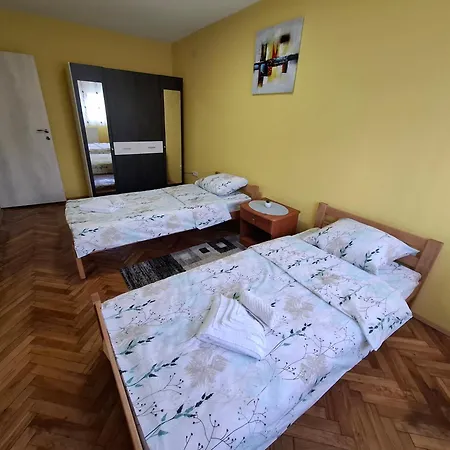 公寓 Dmb Apartmens 克拉古耶瓦茨
